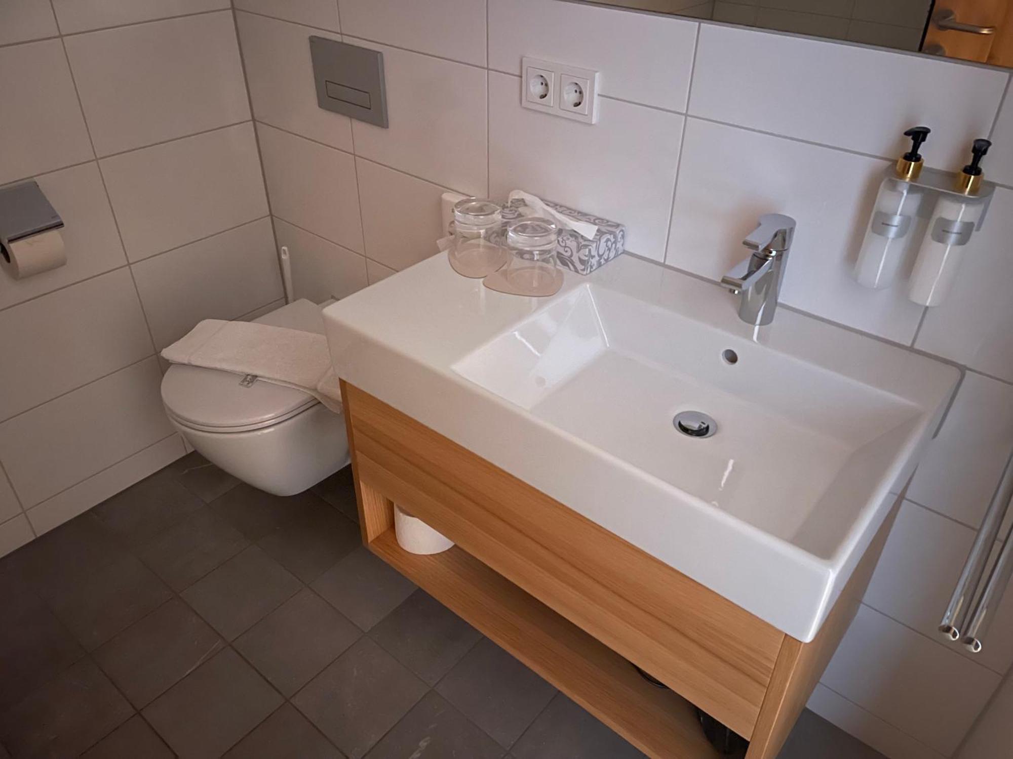 Hotel Johann Lauterach Bagian luar foto